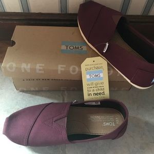 Brand new classic Tom’s, men’s size 8.5